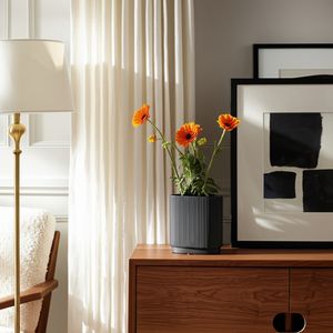 BAIRDMILL BLACK VASE 8 (IN) 12