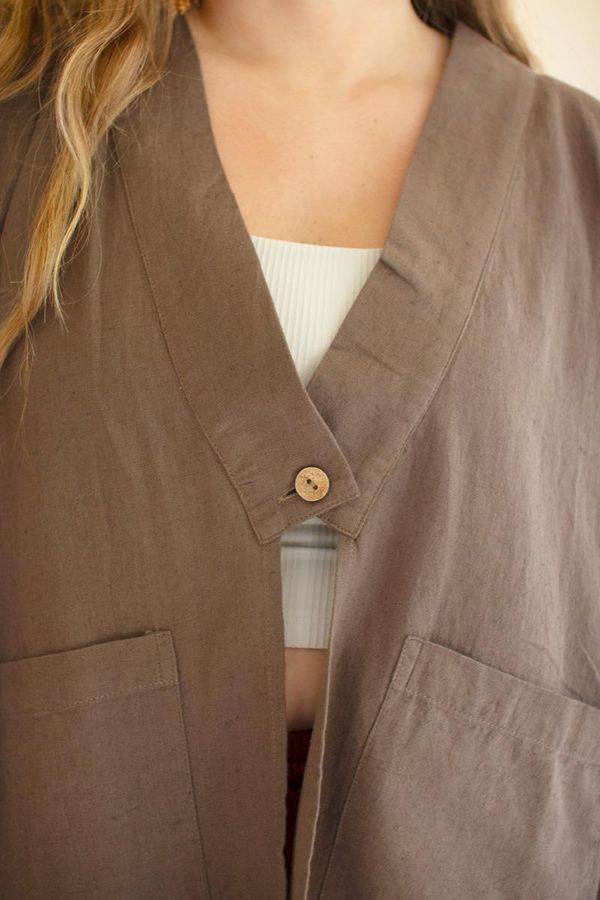 Winged-Sleeve Kimono with Front Pockets and Button / Oregano