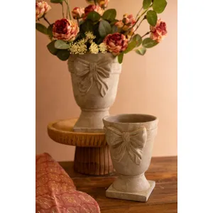 Set of 2 Concrete Urns with Bow Detail 4