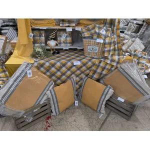 Honey Bee Rug 20x30in 6