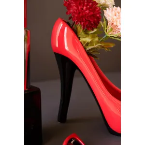 Set of 2 Ceramic Lipstick and High Heel Vases 2