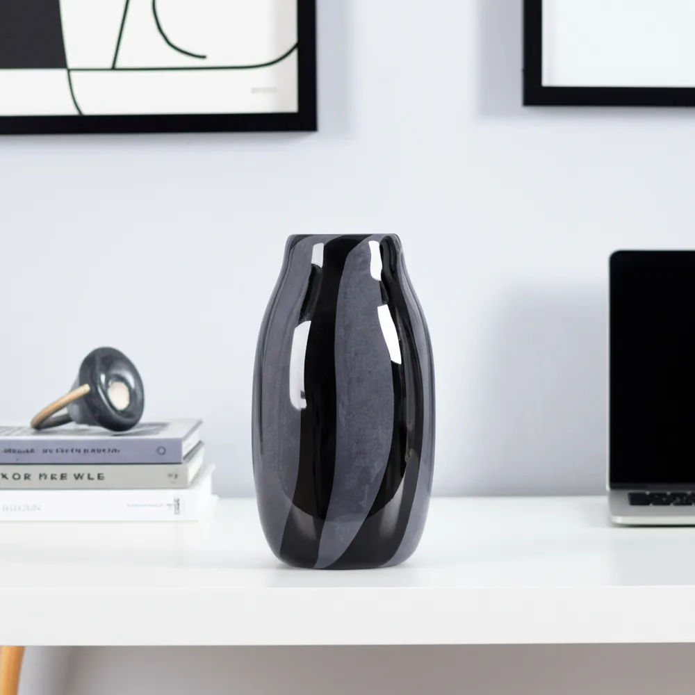 TARYNSHAW BLACK GLASS VASE 10 (IN)