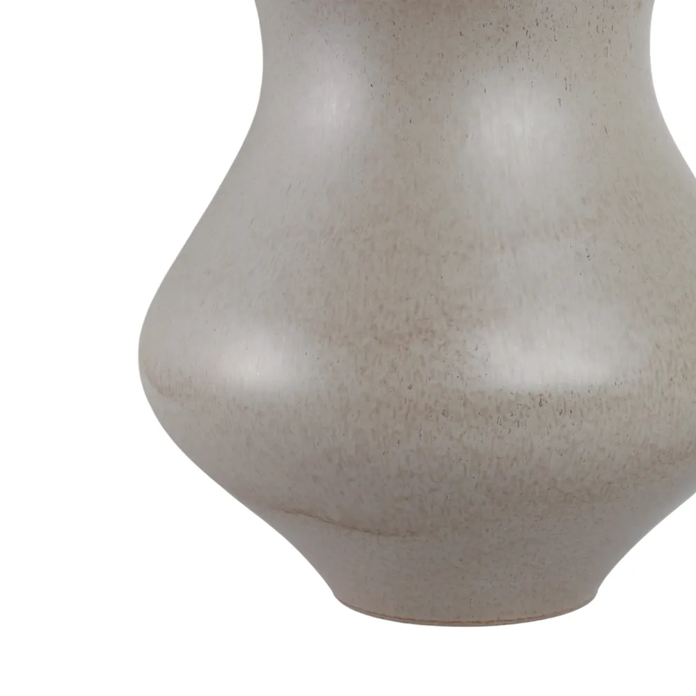 HELENALAKE IVORY VASE 23 (IN)