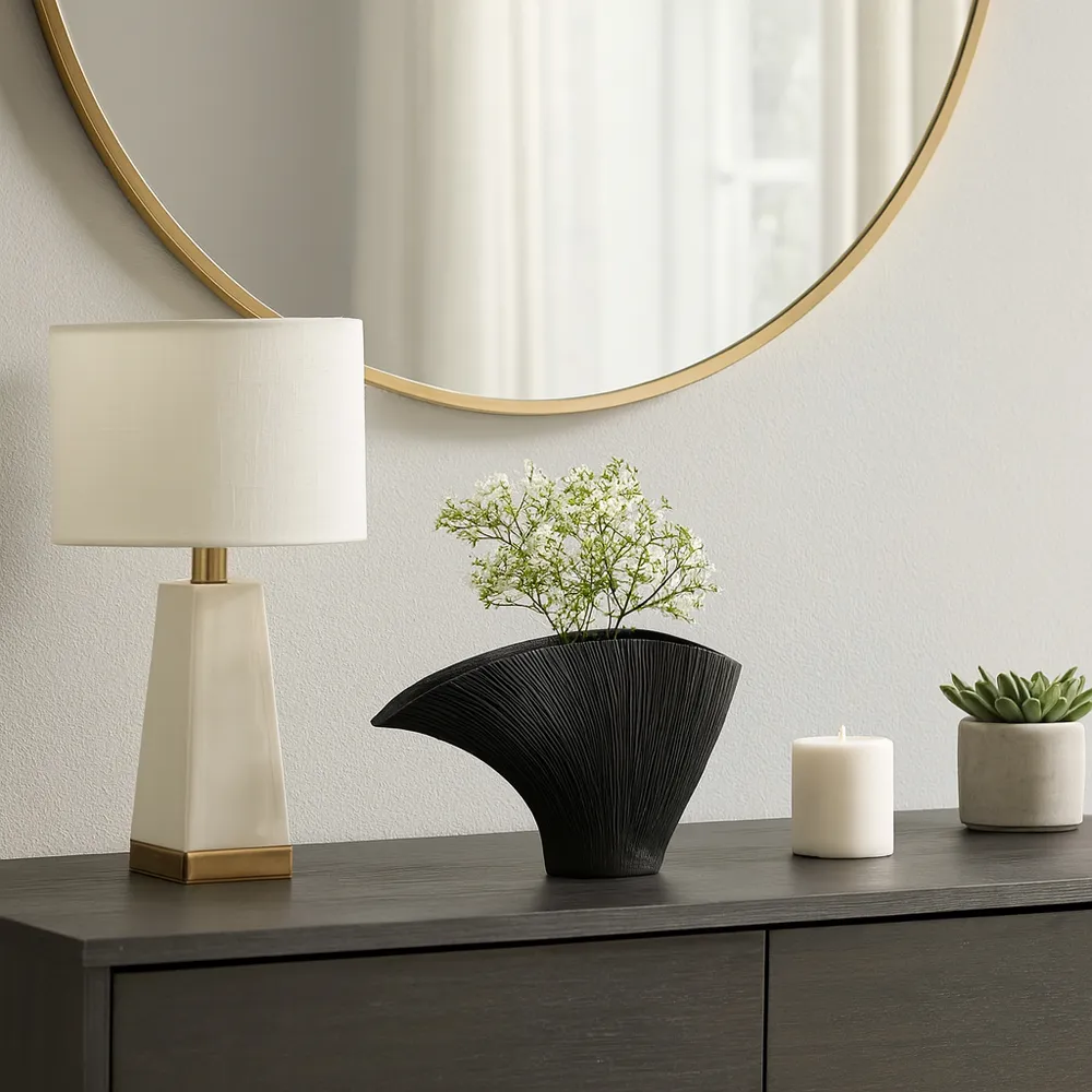 CALDERWORTH BLACK VASE 7 (IN)