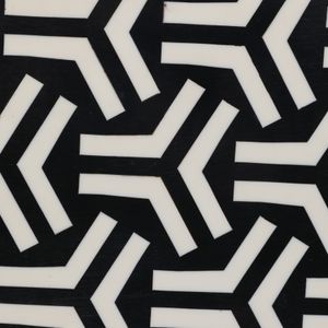 DERMOTMOOR WHITE TABLE 25 (IN) 8