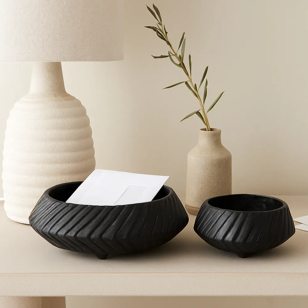 GILBERTRUN SET OF 2 BLACK BOWLS 6 (IN)