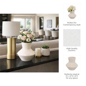 HOLCOMBFORD WHITE VASE 8 (IN) 10