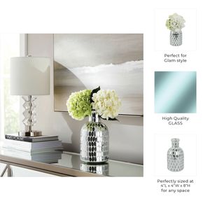 CEDARSHAW WHITE GLASS VASE 8 (IN) 10