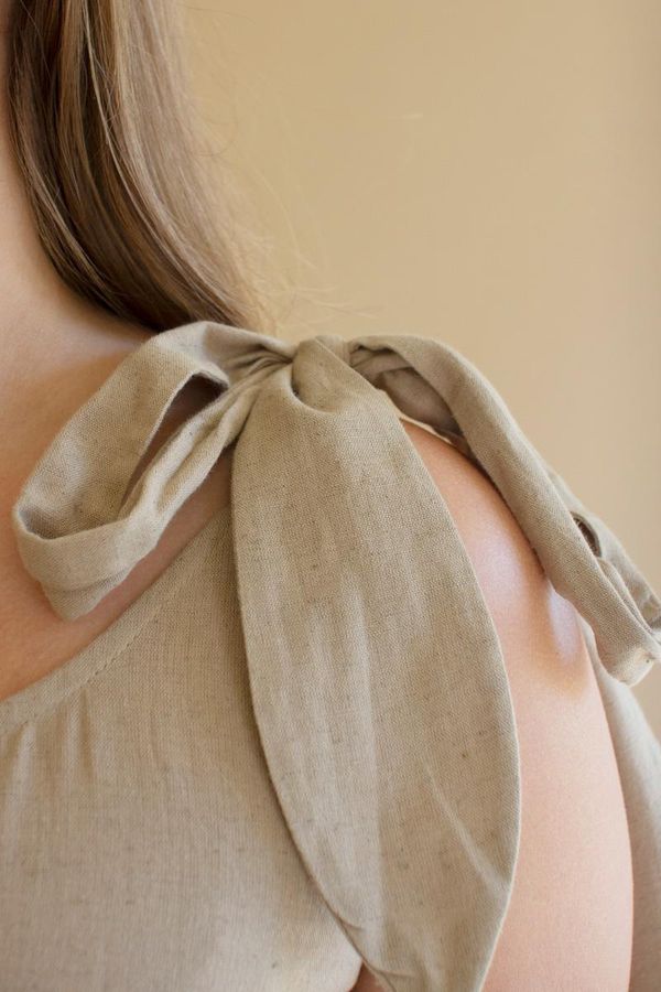 Tie-Shoulder Dress with Pleated Hem / Oatmeal