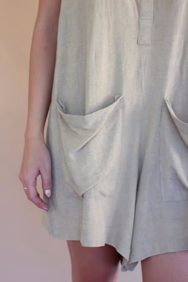 Adjustable-Strap Short Jumper with Front Pockets / Oatmeal