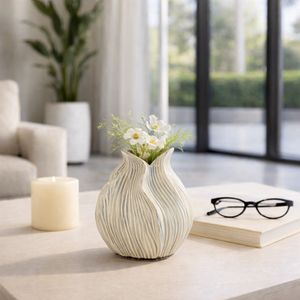 DYLANWORTH WHITE VASE 8 (IN) 11