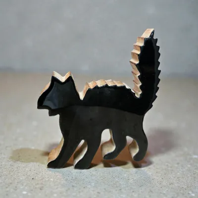 Black Enamel Cat 7.7x6.3in