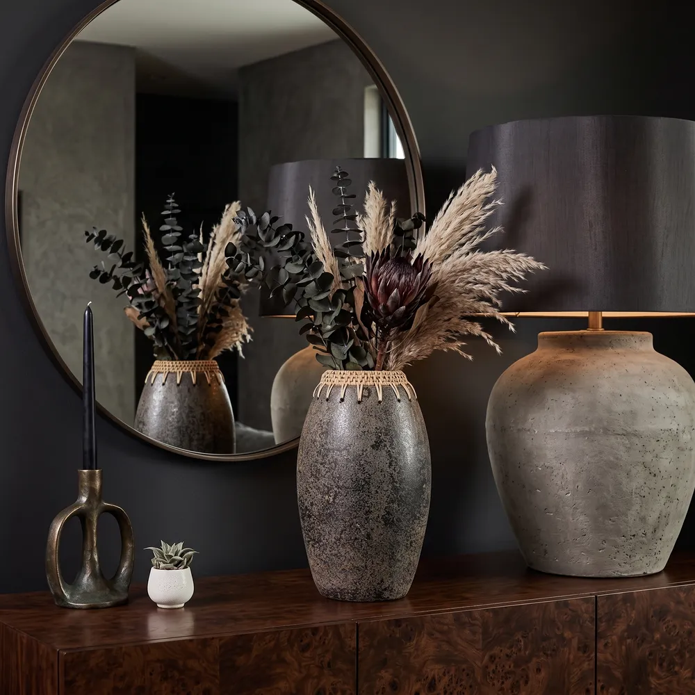 BYRONHOLM BLACK VASE 13 (IN)