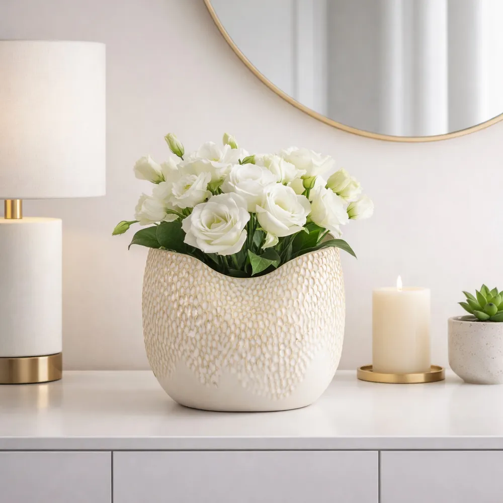 CHESTERMILL CREAM VASE 7 (IN)