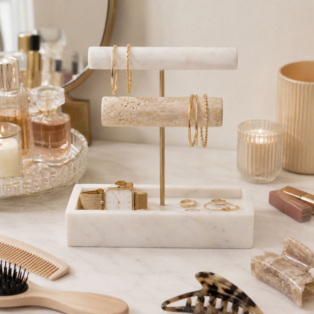 HOLCOMBMOOR WHITE JEWELRY STAND 9 (IN)