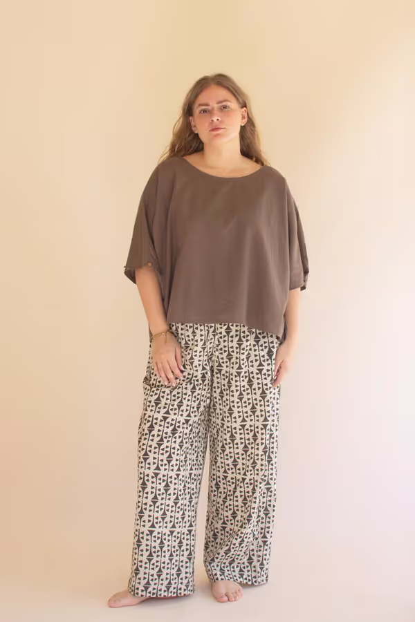 Short-Sleeve Blouse with Button Detail on Sleeves / Oregano