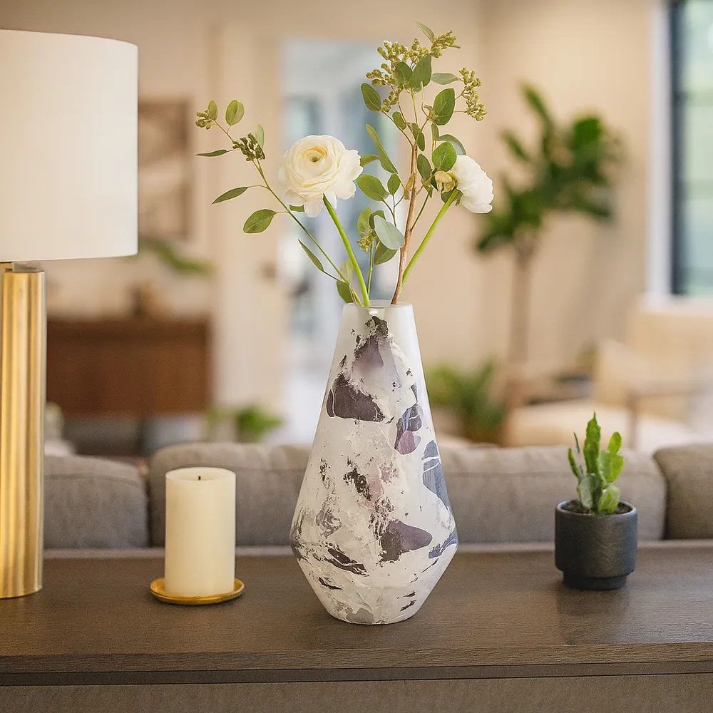 LEONASTONE WHITE GLASS VASE 11 (IN)