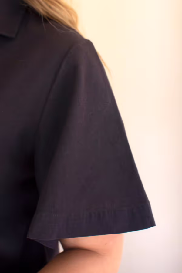 Short-Sleeve Button-Front Blouse with Collar / Midnight