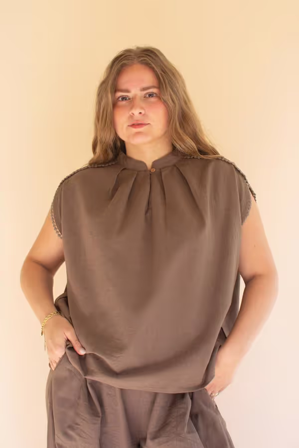 High-Neck Shortsleeve Blouse with Flat Pom-Pom Lace Detail / Oregano
