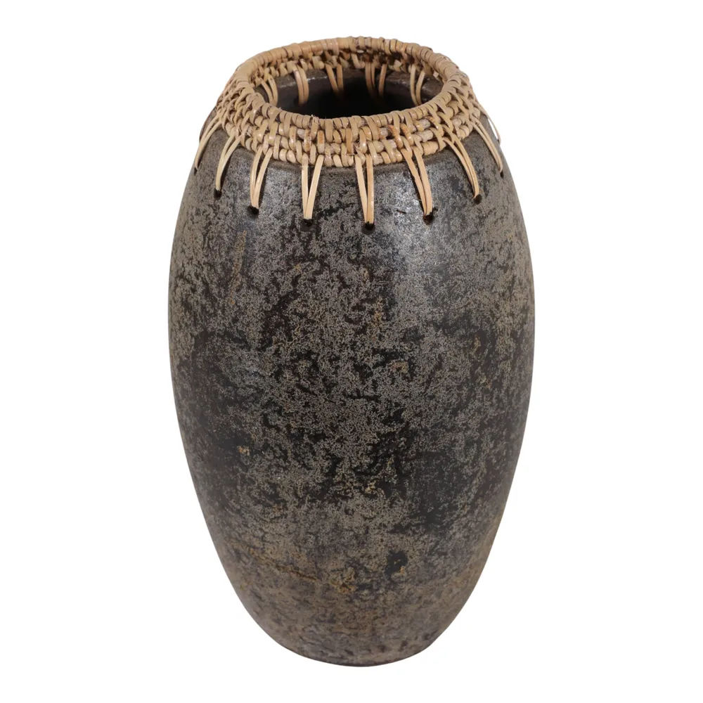 BYRONHOLM BLACK VASE 13 (IN)