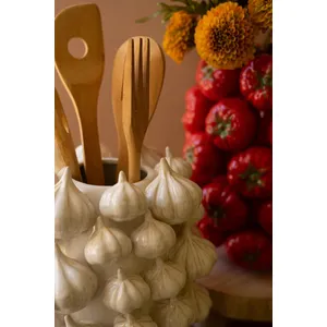 Ceramic Garlic Vase 2