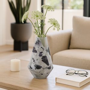 LEONASTONE WHITE GLASS VASE 11 (IN) 10