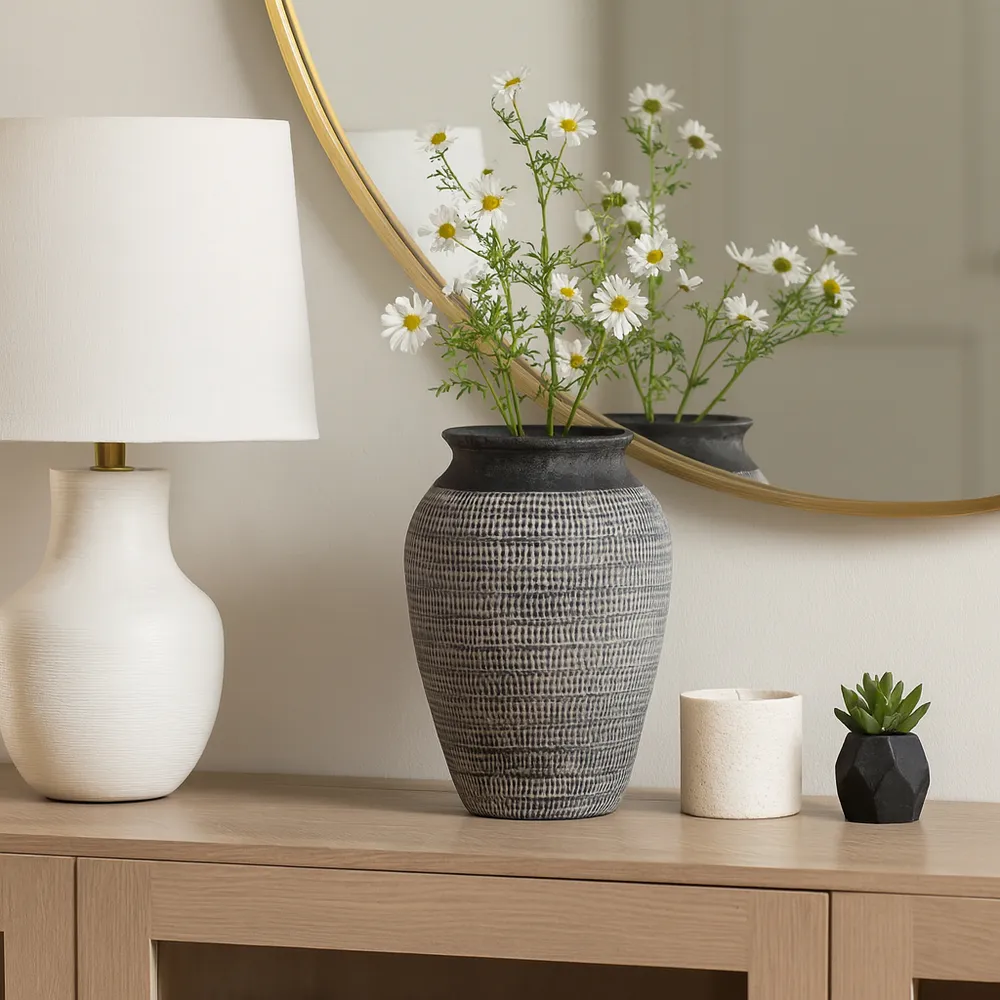 CARLINLAKE BLACK VASE 16 (IN)