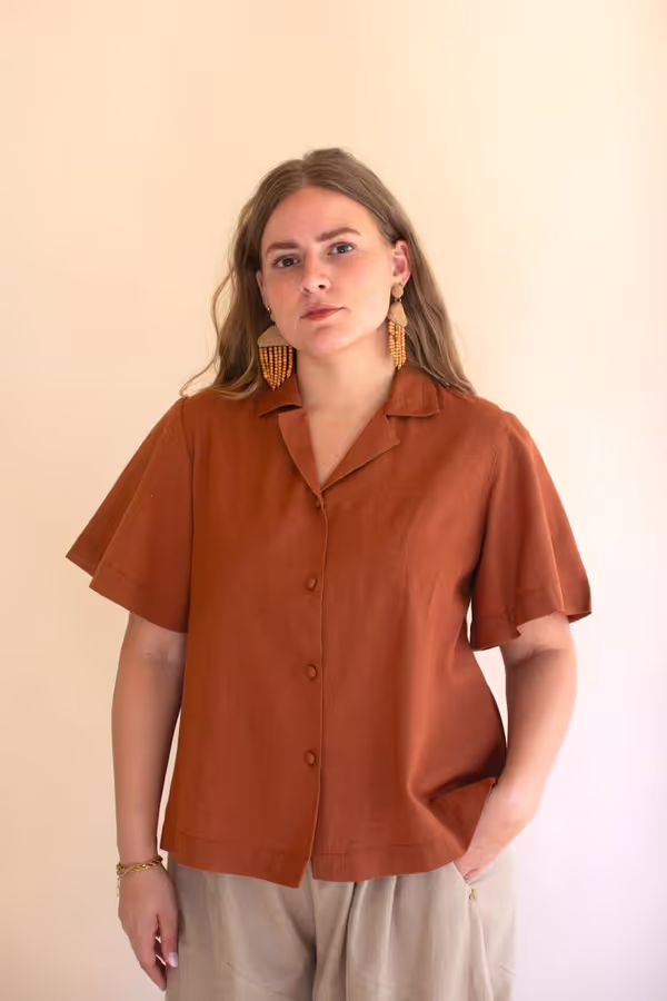 Short-Sleeve Button-Front Blouse with Collar / Cinnamon
