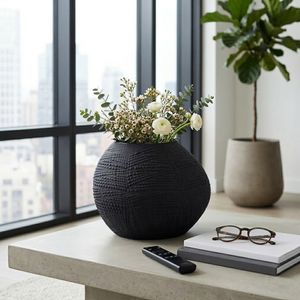 HELTONWELL BLACK GLASS VASE 8 (IN) 7