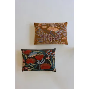 Set of 2 Embroidery Pillows with Flowers 2