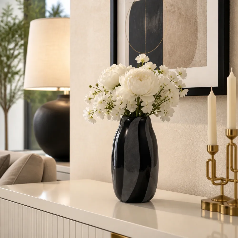 TARYNSHAW BLACK GLASS VASE 10 (IN)