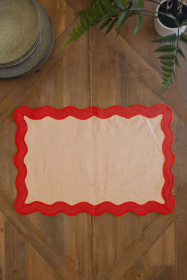 Ruffle Edge Placemat / Poppy