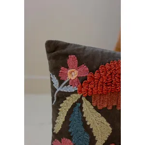 Set of 2 Embroidery Pillows with Flowers 7
