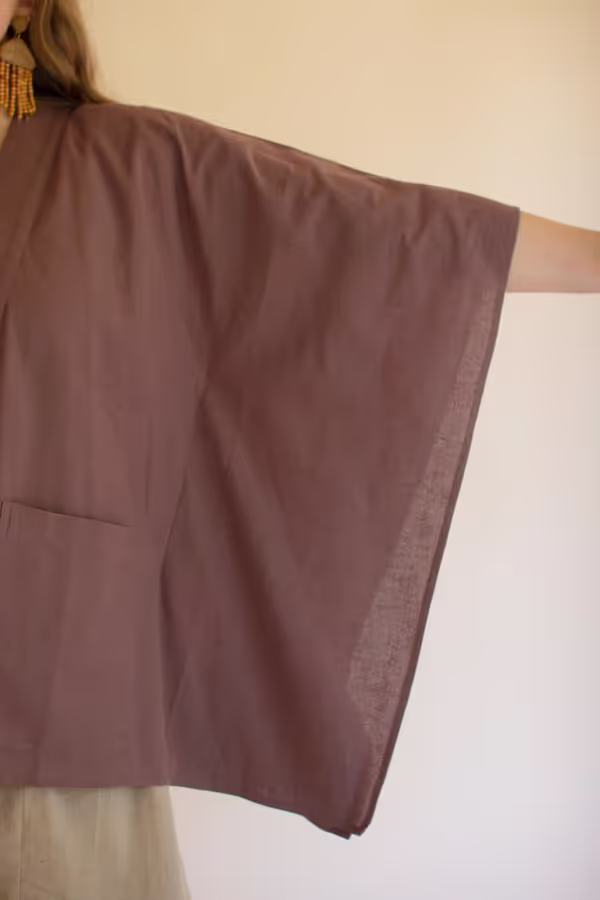 Winged-Sleeve Kimono with Front Pockets and Button / Mulberry