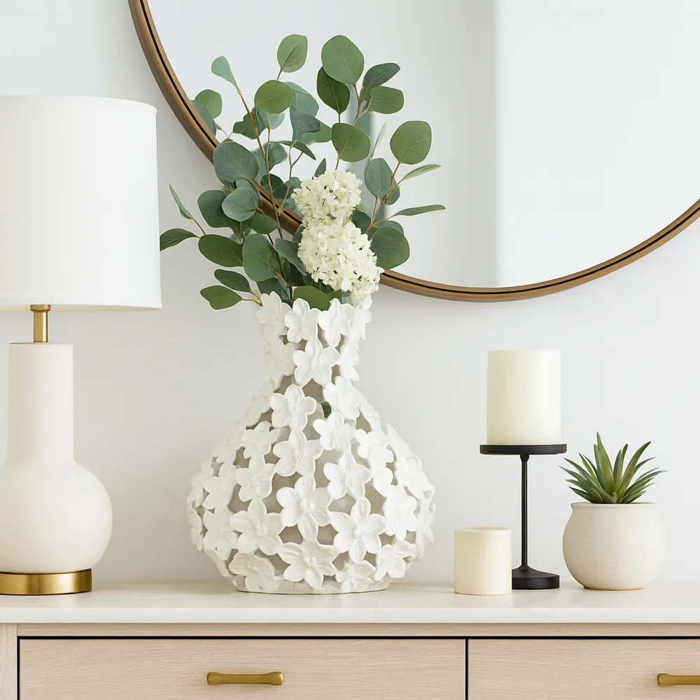 LYNNFORD IVORY VASE 15 (IN)