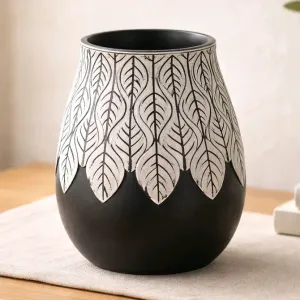 Pearl White And Black Vase 9x9x12in 1