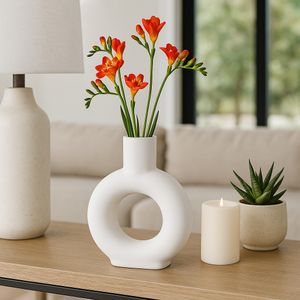REIDGATE WHITE VASE 9 (IN) 11