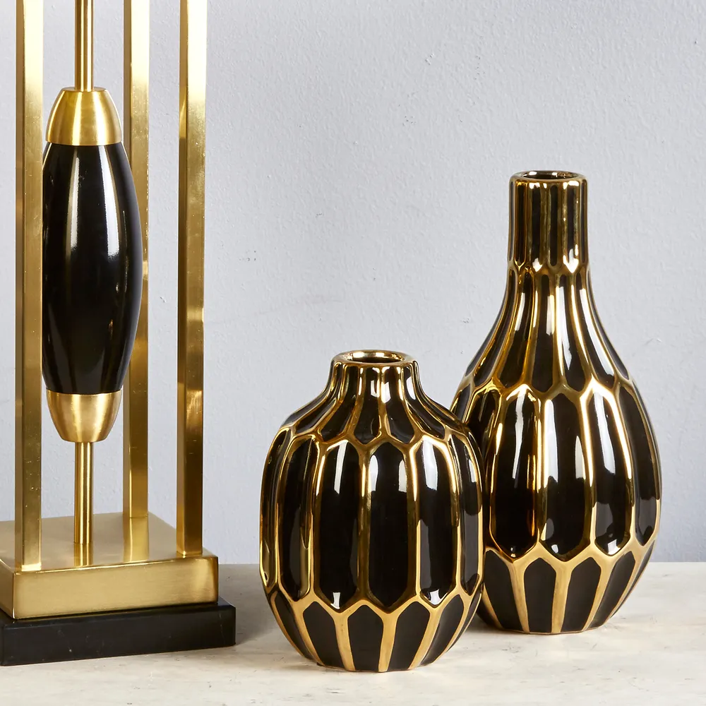 CALVINHAM BLACK VASE 8 (IN)