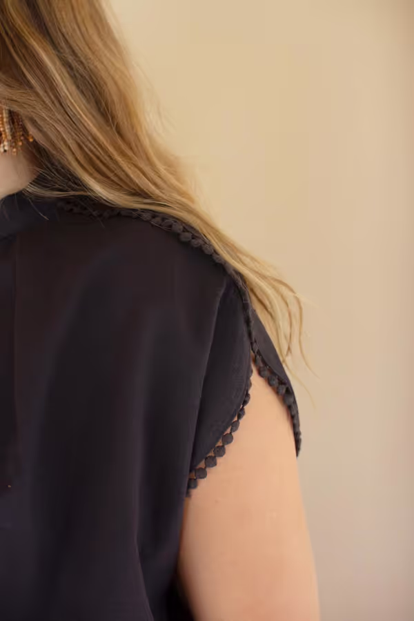 High-Neck Shortsleeve Blouse with Flat Pom-Pom Lace Detail / Midnight