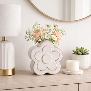 LUCASCREST IVORY VASE 7 (IN) 13
