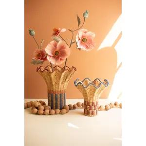 Set of 2 Twisted Paper Vases with Ruffled Rims 1