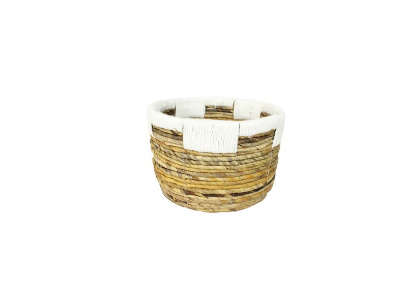 9.5" x 6" Banana Leaf Basket with Macrame 1