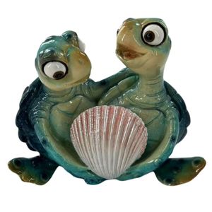 4-1/2" TURTLES HOLDING A SHELL 1