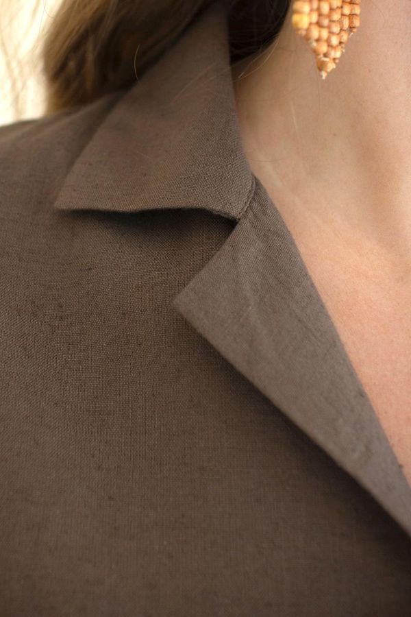 Short-Sleeve Button-Front Blouse with Collar / Oregano