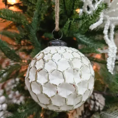 GLASS ORNAMENTS 4x4x4in