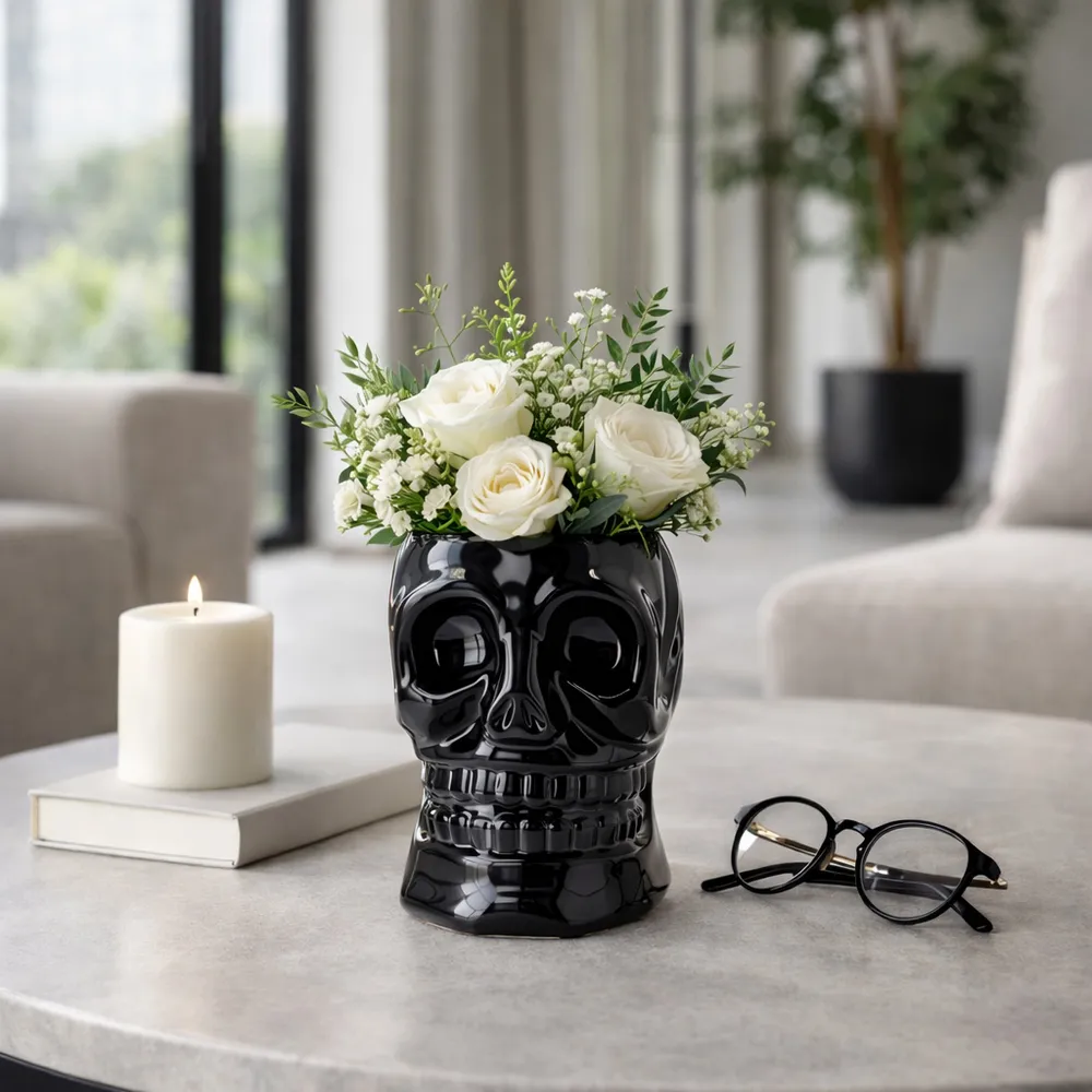 LINDENCLIFF BLACK VASE 8 (IN)