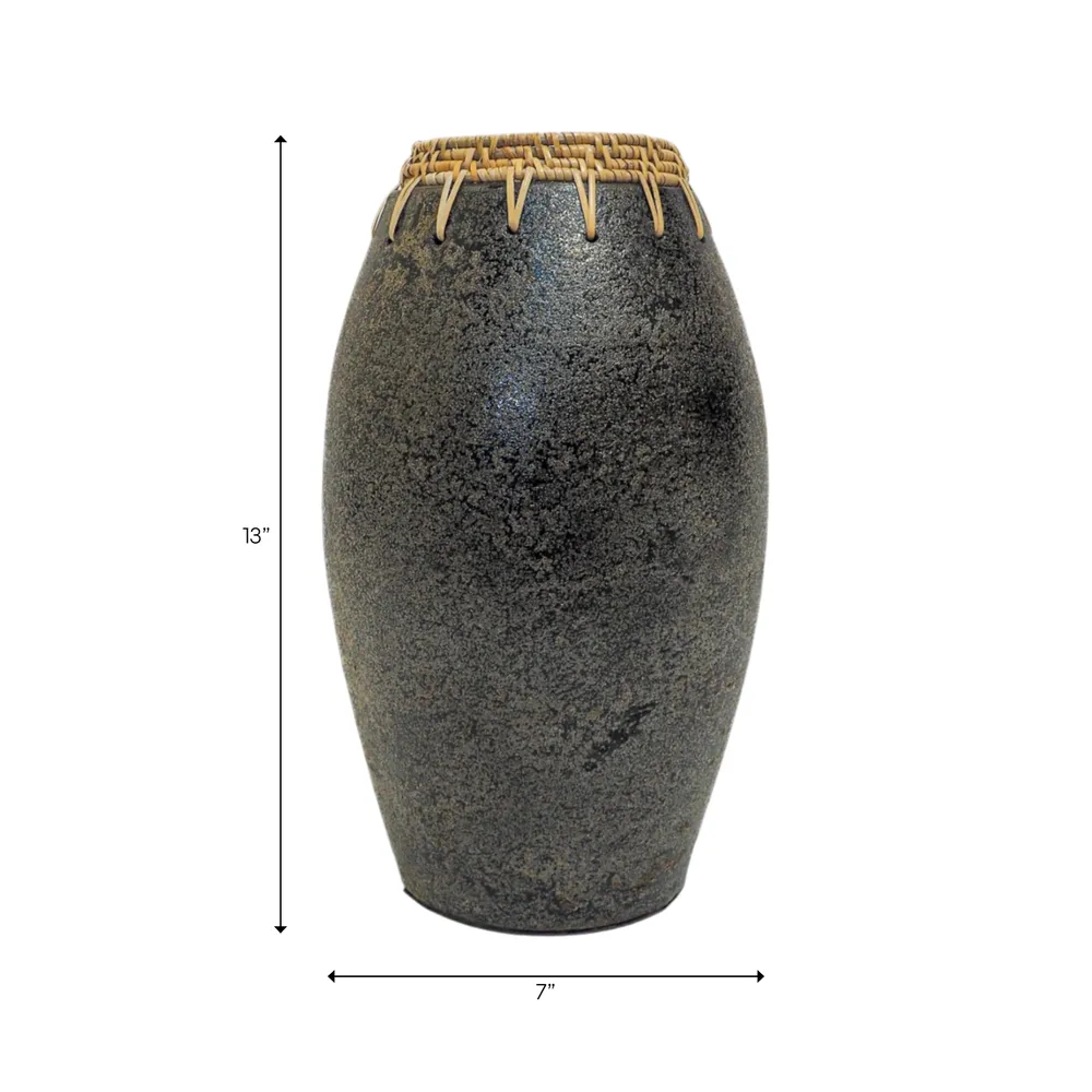 BYRONHOLM BLACK VASE 13 (IN)