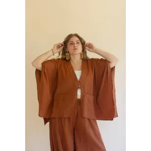 Winged-Sleeve Kimono with Front Pockets and Button / Cinnamon 2