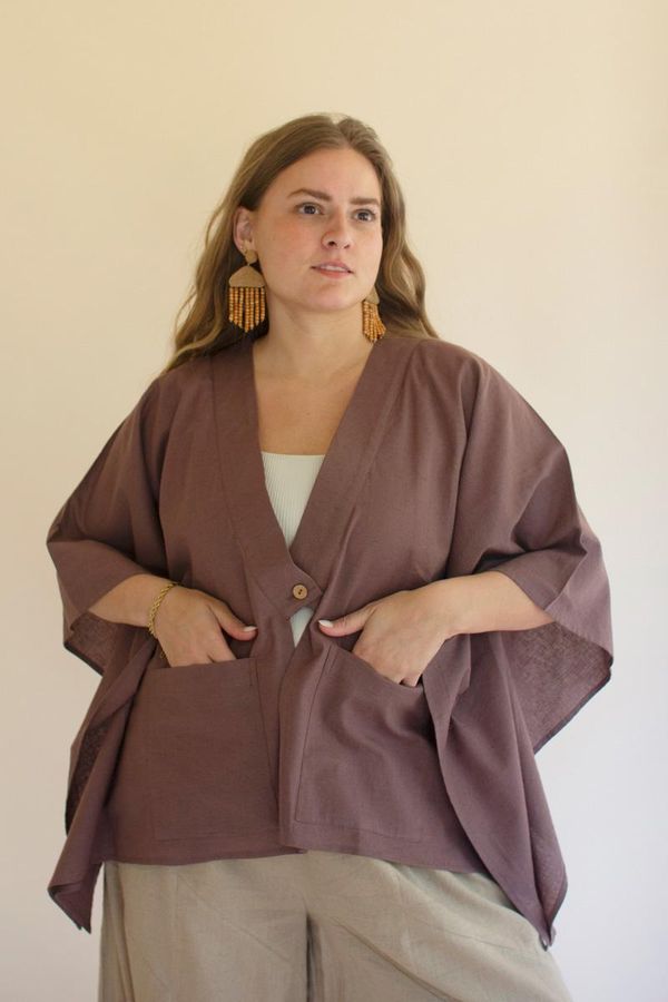 Winged-Sleeve Kimono with Front Pockets and Button / Mulberry