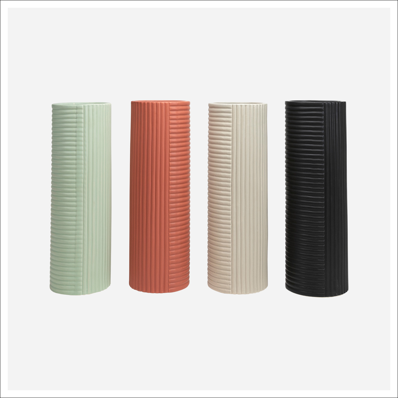 Monique Vases -Ea -SB